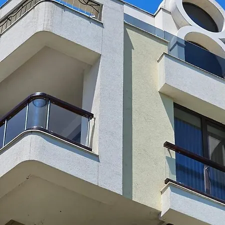 Seaview 2 Bedroom With Swimming Pool & Pkg Apartment Varna